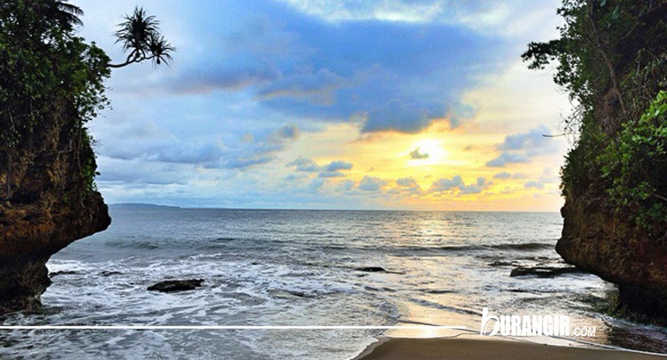 Pantai Batu Karas - Objek Wisata Pantai di Jawa Barat